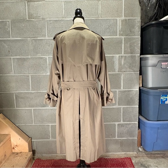 Burberry trench coat. - Picture 6 of 16